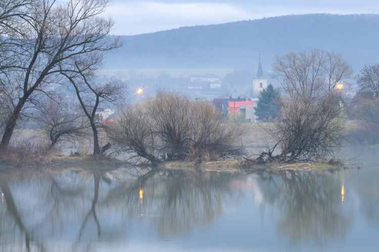 V podvečer