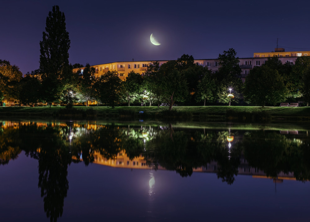 Na topole nad jezerem