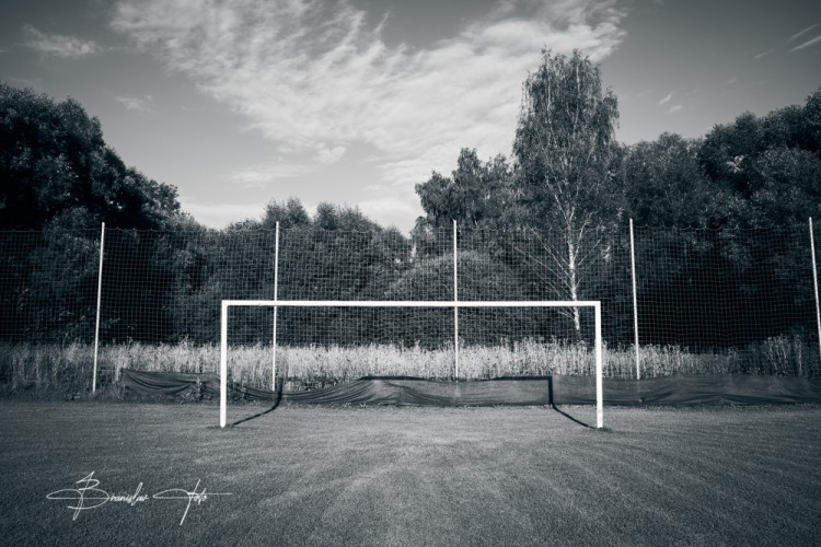 Zhorela mu maštaľ tak zašiel na futbal