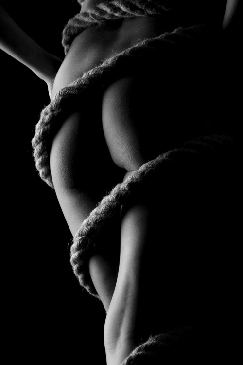 AKT 2 B&W