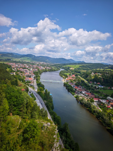 Pohľad z hradu Strečno
