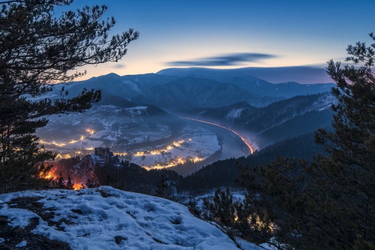 Vyhliadka Špicák, Hrad Strečno