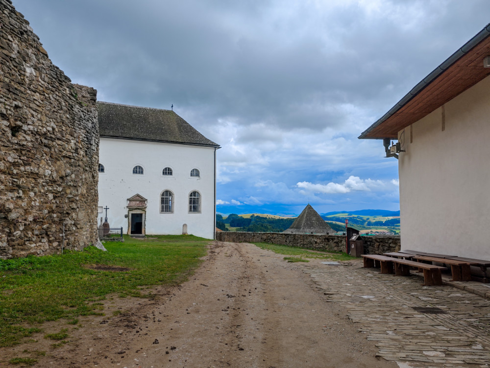 Nádvorie hradu Ľubovňa