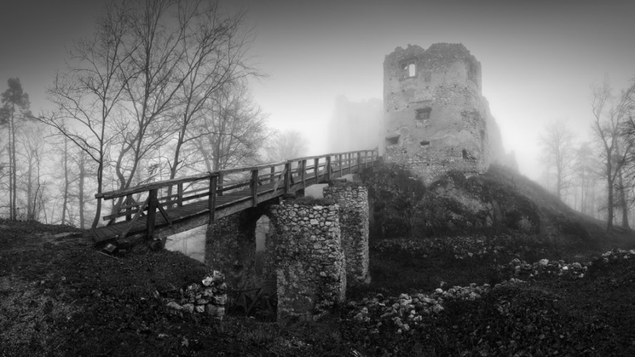Zrúcanina hradu Uhrovec