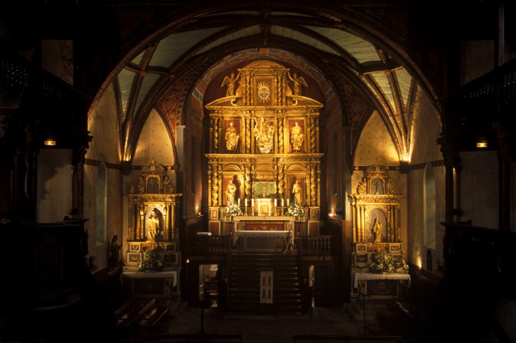 Interiér kostola v Ascain