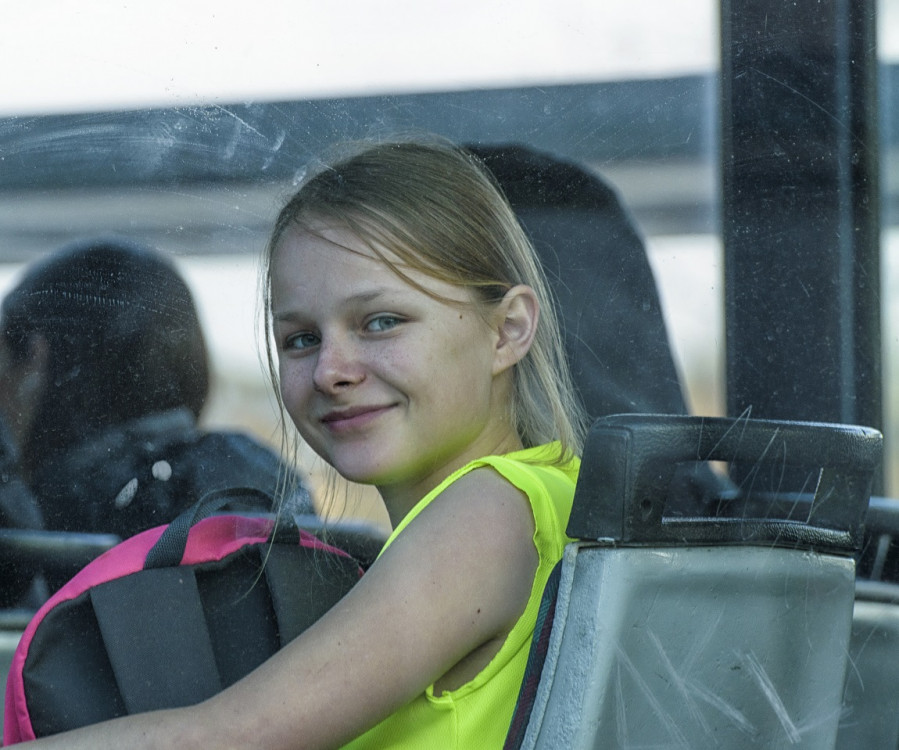 La ragazza con sorriso col.