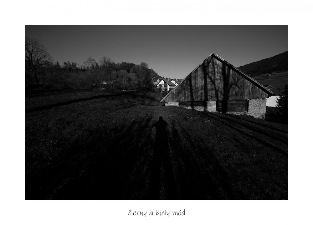 čierny a biely mód