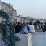 Čakanie na západ slnka, Triest