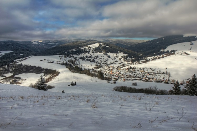 Dedinka v údolí