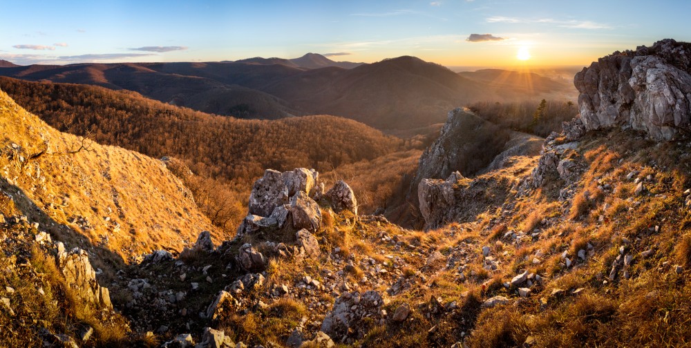 - Malokarpatské pohľady -