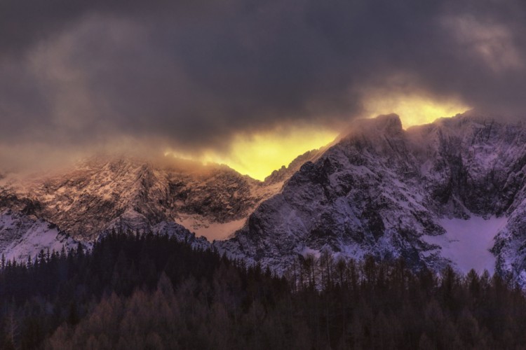 Slnečná erupcia