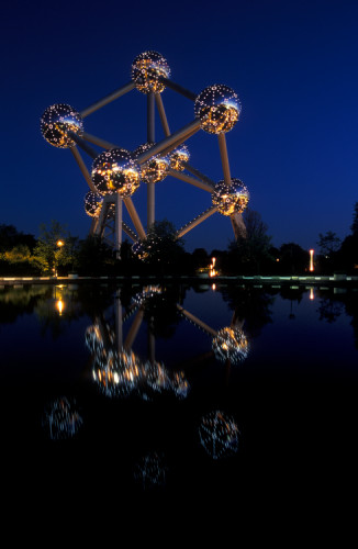 Atomium v modrej hodinke