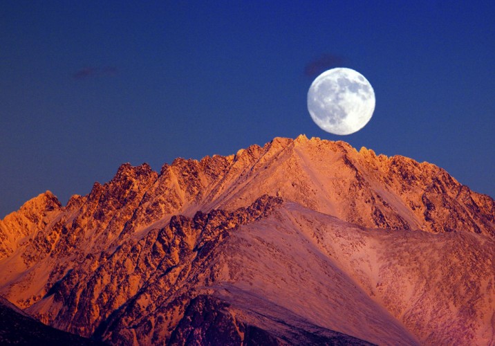 Mesiac nad Tatrami