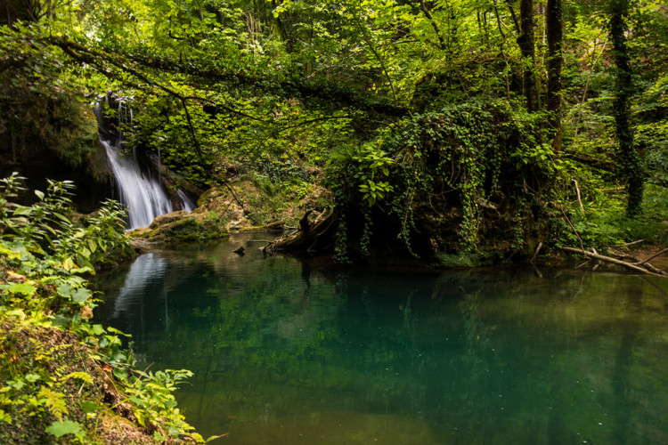 Cascada Vaioaga-park Beusnita v Rumunsku