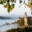 Oravský hrad v rannej hmle