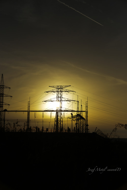 Východ slnka nad elektrárňou