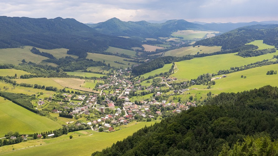 Pohľad na dedinku Súľov