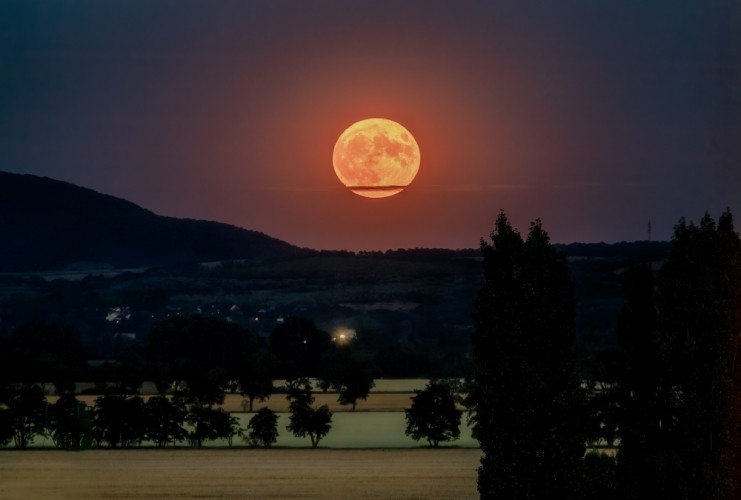 Júlový supermoon