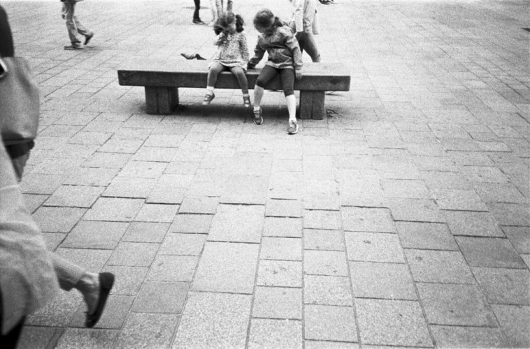 Deti na lavičke