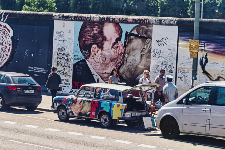 Berlínsky múr dvoch svetov.