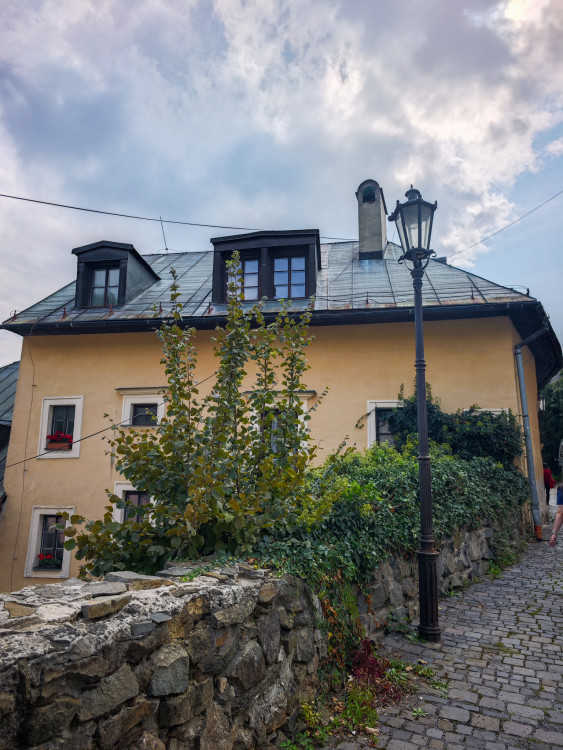 Pri starom zámku