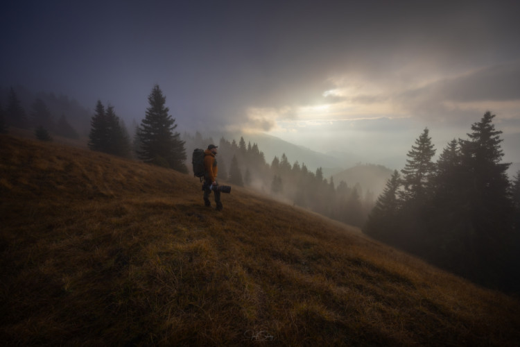 * Sám na hrebeni hor *