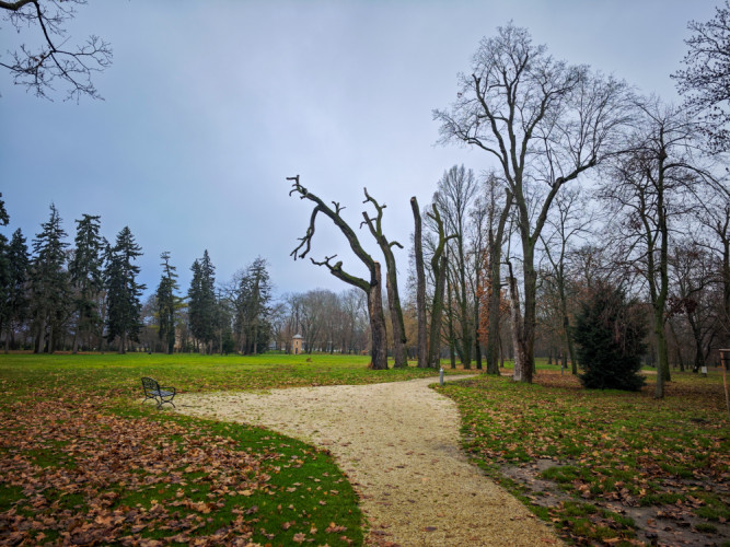 Park pri kaštieli vo Voderadoch