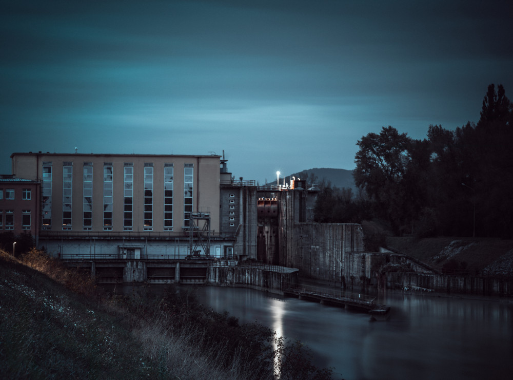 Vodné dielo Horná Streda v modrej hodine