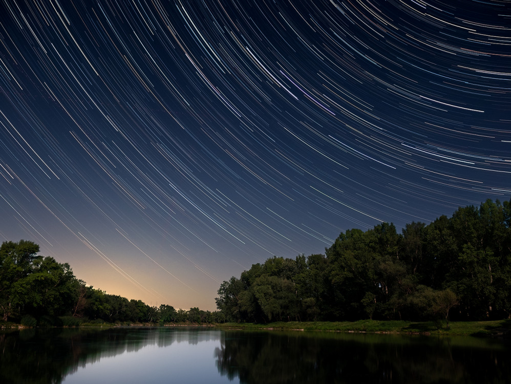 Startrails - Večer pod nočnou oblohou