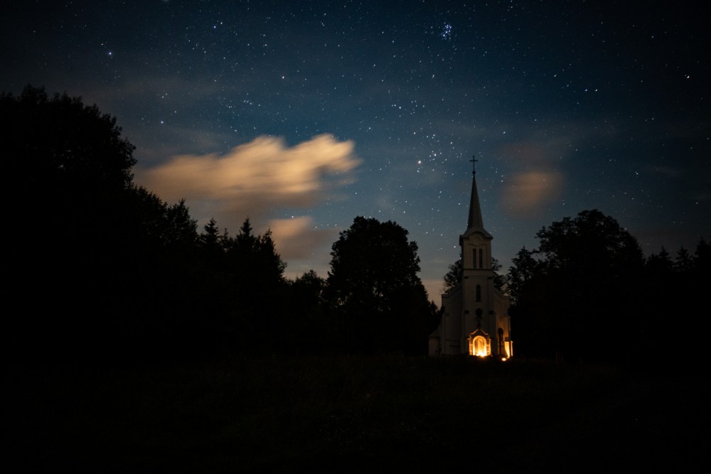 Noc nad Riečnickým kostolíkom