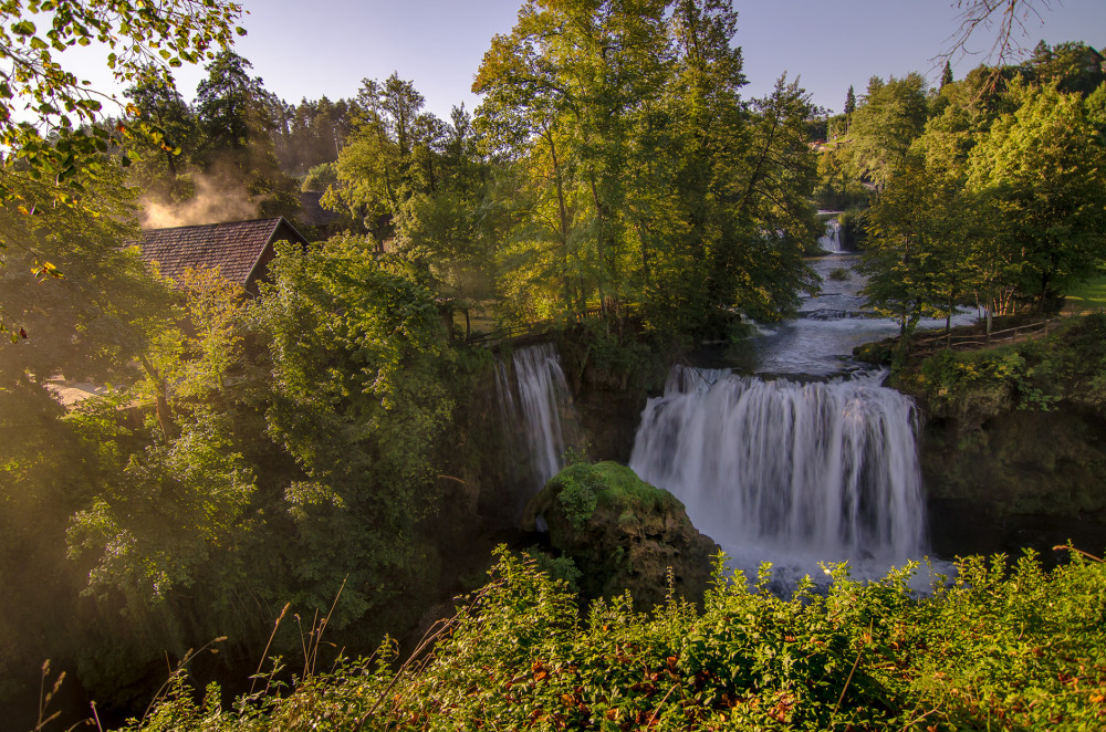 Horúce ráno v mestečku Slunj.