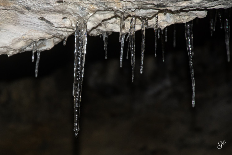 Ľadový stalaktit