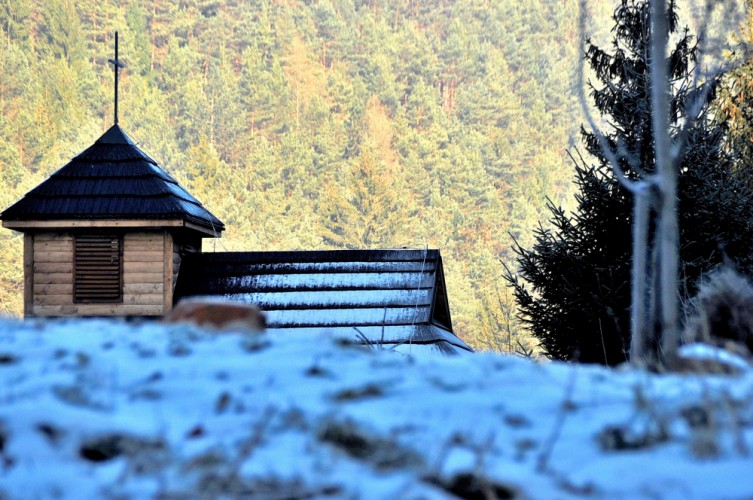 Drevená kaplnka v Čutkovskej doline