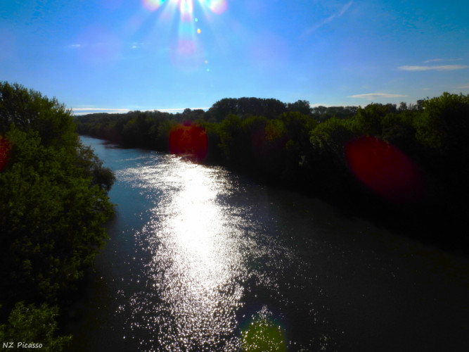 Slnečné lúče nad riekou Nitra