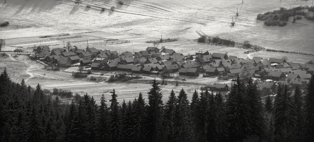 Dedinka v údolí