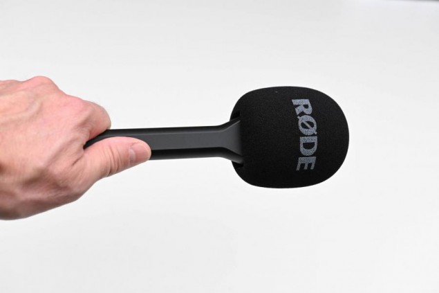 Pomocou „varešky“ Rode GO umožňuje urobiť z vysielača ručný mikrofón.