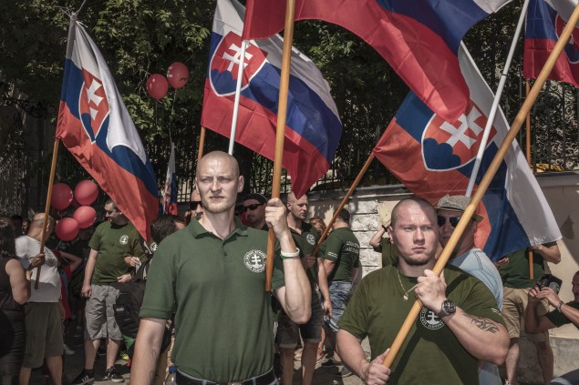 V Bratislave sa v sobotu popoludní konali dva pochody. Kým jeden apeloval na dôležitosť rodiny zloženej z matky a otca (pochod Hrdí na rodinu), druhý volal po základných ľudských právach na slobodný život pre každého občana našej krajiny bez ohľadu na sexuálnu orientáciu (Dúhový Pride). Bratislava 27. 1. 2019.