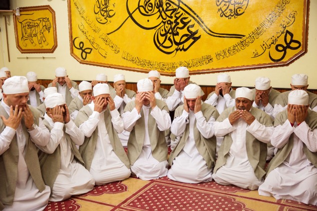 SUFISMUS: Sufijskí moslimovia počas rituálu v Halveti tekke v meste Peja v Kosove. 30. septembra 2017. Foto: Michal Novotný