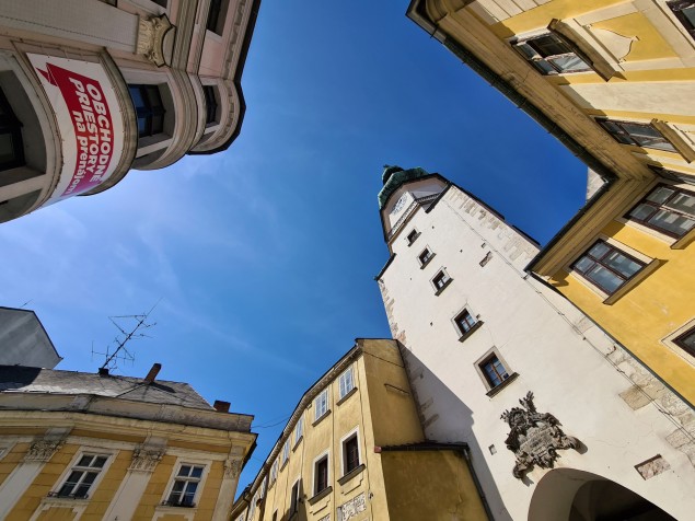 Mobil strieľa od pása ľubivejšie obrázky. fotoaparát je realista.