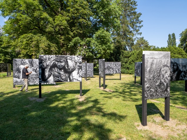 Sebastião Salgado a jeho zlatá baňa uprostred kúpeľného mestečka pod Viedňou, ktorá je považovaná za najdrahšie mesto na život na svete.