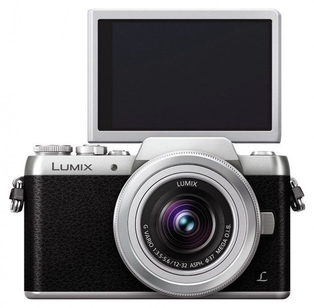 Panasonic Lumix DMC-GF7 je jeden z najmenších fotoaparátov s výmennými objektívmi.