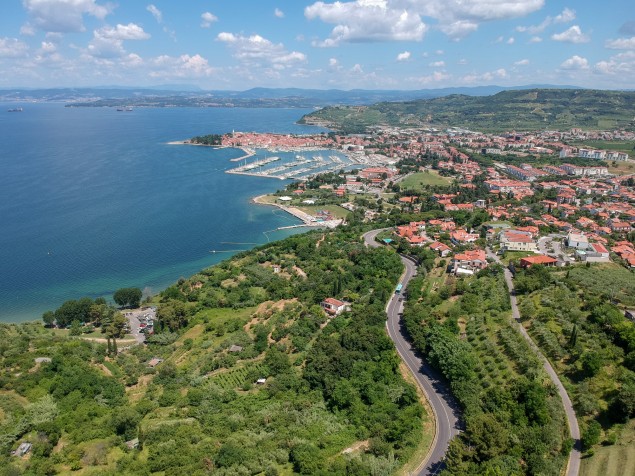 Fotografie z drona už dnes v reportážach nie sú žiadny mimoriadny zázrak, len dopĺňajú ostatné fotografie.