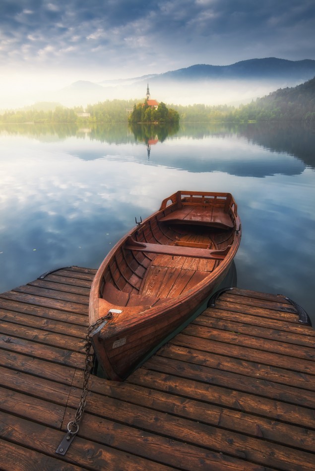 Pokojné ráno pri jazere Bled.