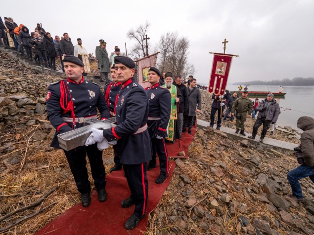 V Sremskej Kamenici sú súčasťou sviatku tradične aj vojaci z dunajskej jednotky. Foto: Vladimír Kampf