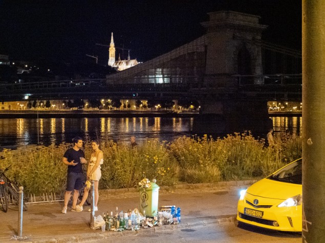 Nebolo ani trochu múdre nechať zapnutú elektronickú uzávierku v šialenej presile umelého svetla.