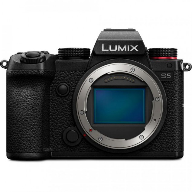 Panasonic Lumix DC-S5.