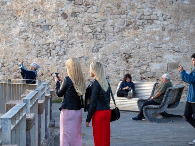 Najprv som si myslel, že ma k fotografovaniu ľudí s mobilmi v rukách priviedla náhoda. Neskôr mi svitlo, že by som bez nich nemal takmer nič.