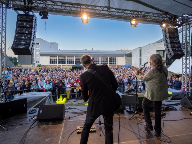 Objektív som zobral na koncert talianskeho speváka Drupiho. Síce to nie je zrovna koncertný objektív, ale páčilo sa mu.