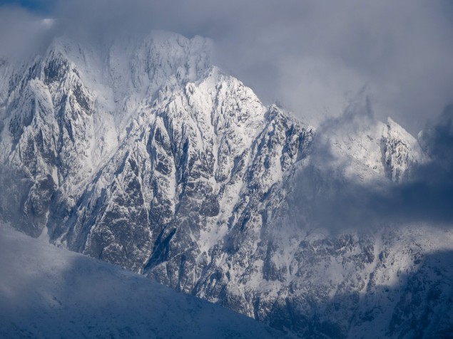 Tatry z diaľnice s vážnym zoomom. Toto sa zatiaľ mobilmi nedá.