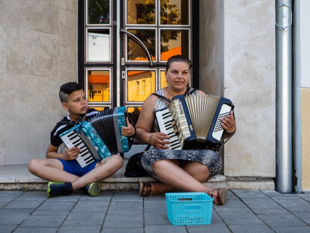 Street. Moldavčania v Piešťanoch.